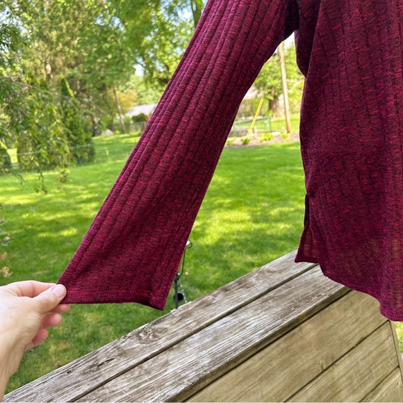 Chenault Womens Lightweight Vee Neck Sweater in
Berry/Black, Sz. XXL - Picture 5 of 14